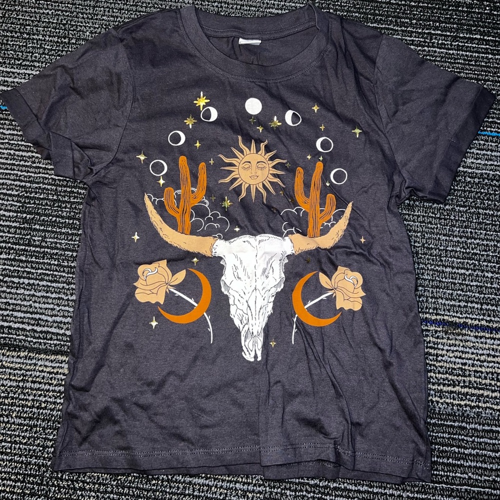 VIBE N’ graphic T-shirt women’s size XS. Dark grey with Wild West/astrology look